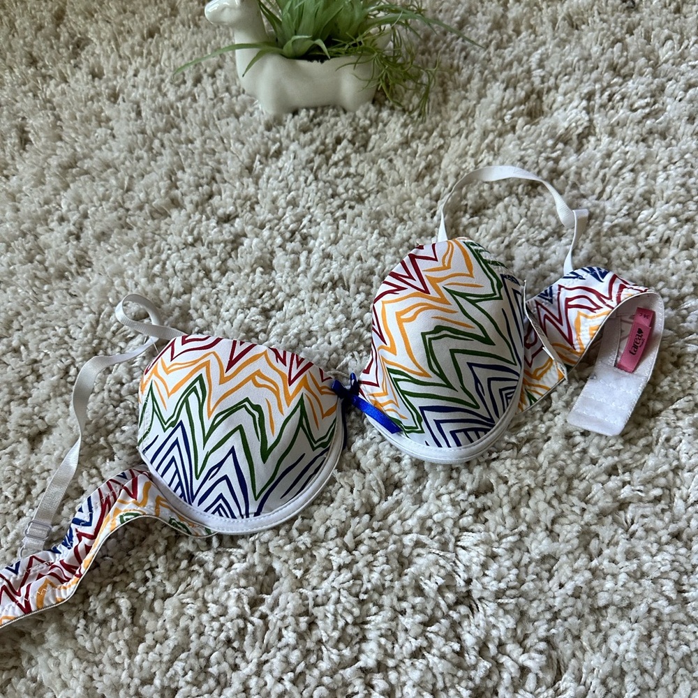 NWT Rue 21 34C multicolor summer cute and simple flirty colorful zigzag …